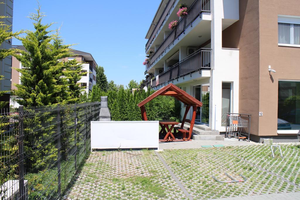 Bamboo Wellness Apartment Siofok Ngoại thất bức ảnh